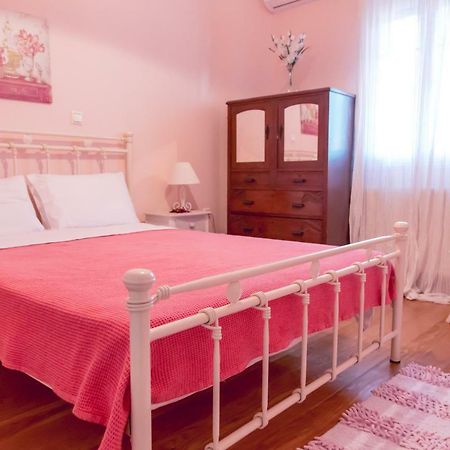Traditional House In The Centre Of Vasiliki Exterior foto