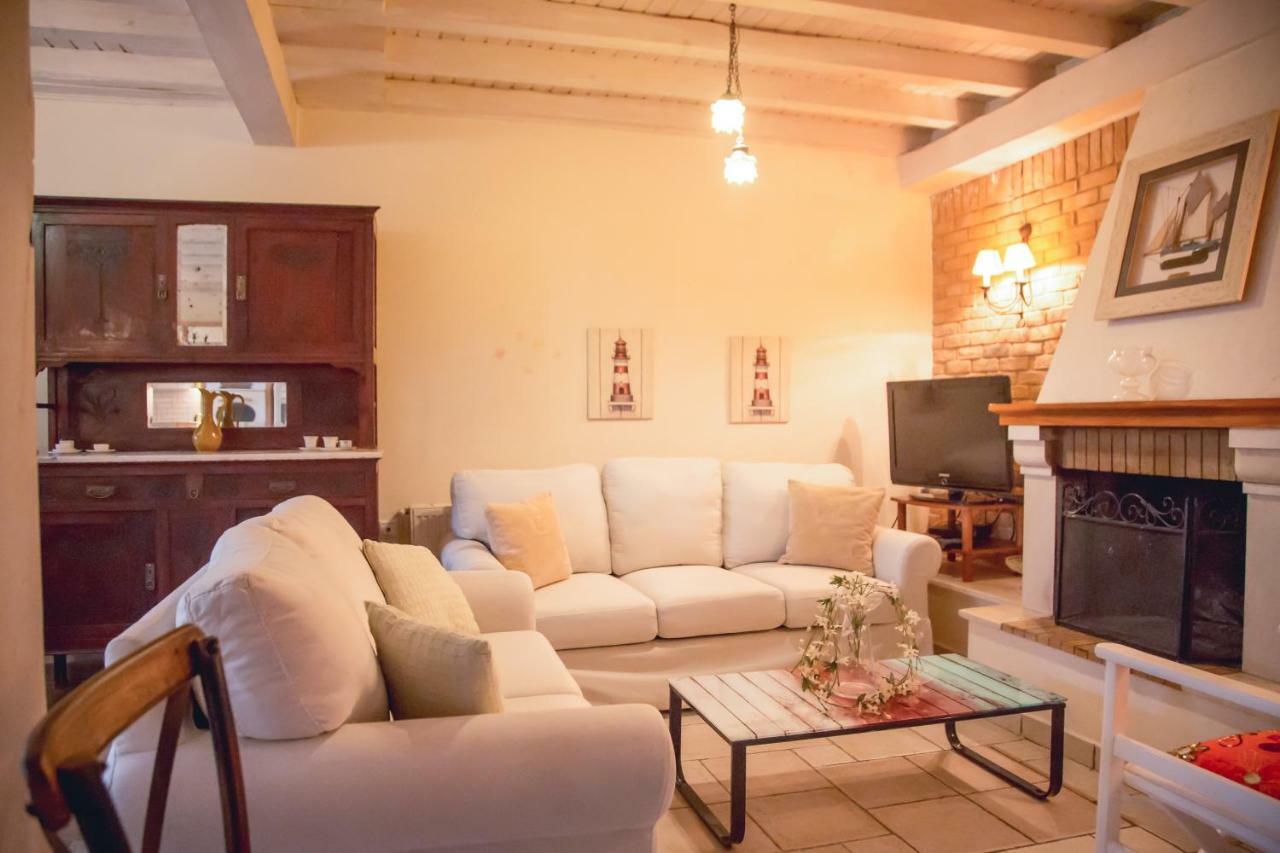Traditional House In The Centre Of Vasiliki Exterior foto